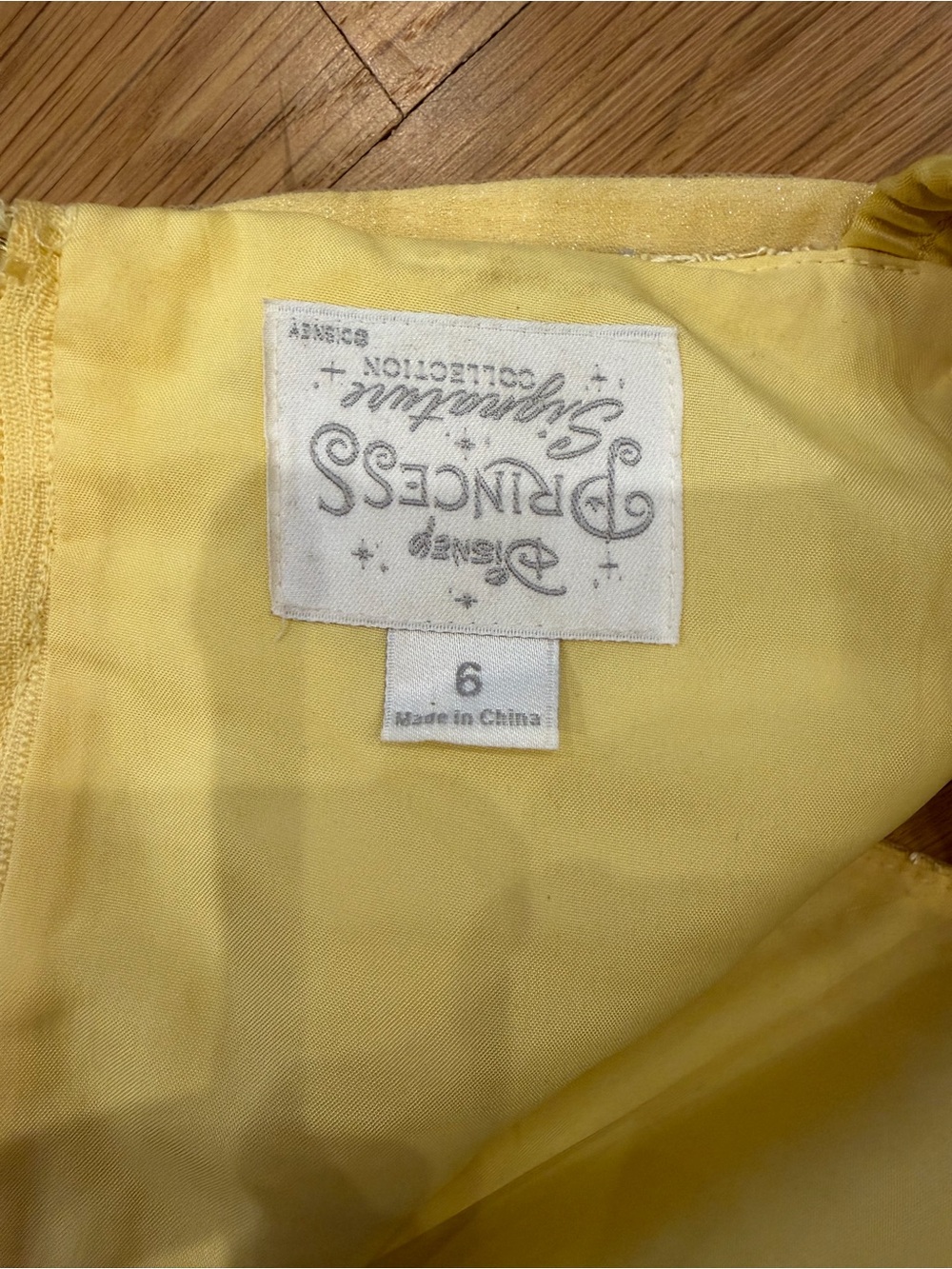Disney princess signature collection Belle - Picture 9 of 10